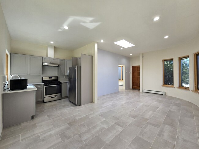 Primary Photo - 76 E Wildflower Dr