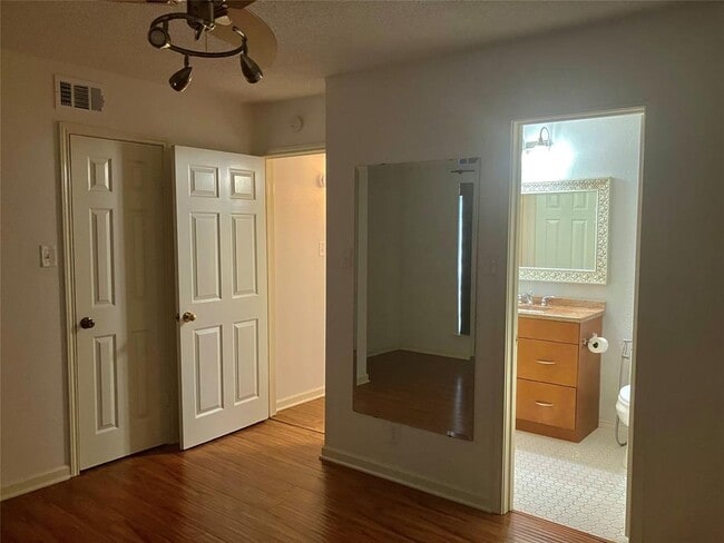 Building Photo - 3809 Spicewood Springs Rd