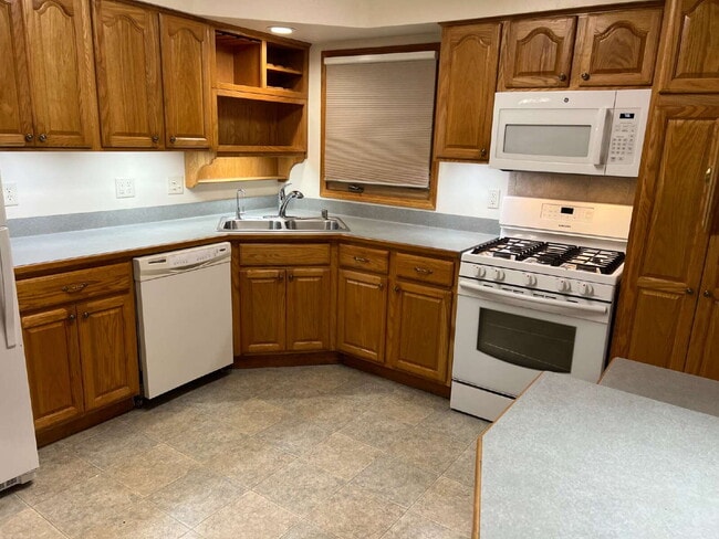 Building Photo - Newly Remodeled 3 Bedroom 1 Bathroom Singl...
