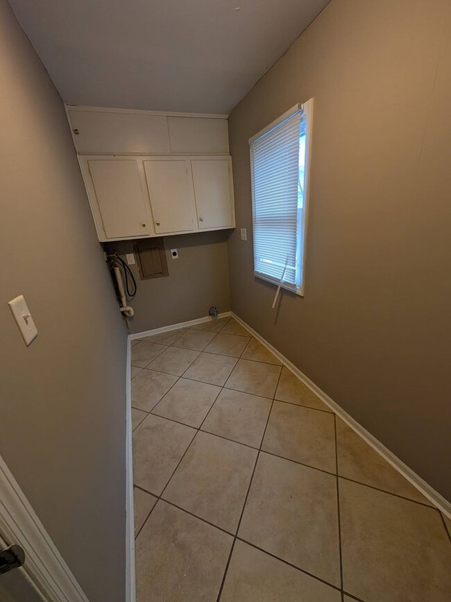 Building Photo - Cute 3 bedroom in Eastmont