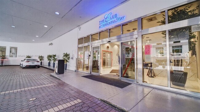 Building Photo - 1200 Brickell Bay Dr