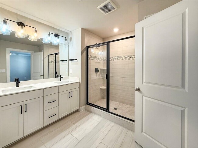 Building Photo - 732 Mulberry Walk