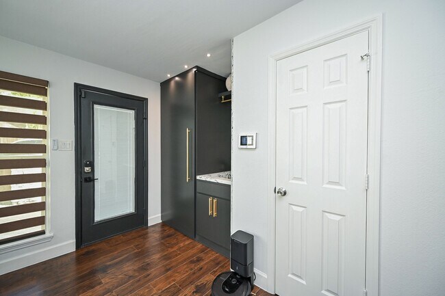 Building Photo - 4627 Turf Valley Dr