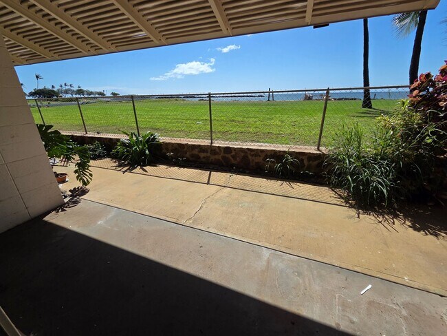 Building Photo - Ground floor Beach front Studio - Pokai Bay Beach Cabanas