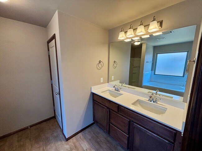Building Photo - Wonderful 3 Bed 2 Bath Home in Norman