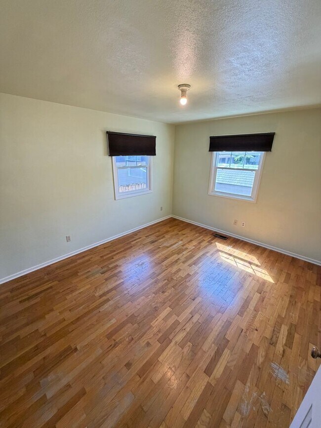 Building Photo - 3 Bedroom on Large corner lot!