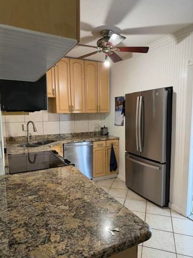 Building Photo - 1014 W Drew St