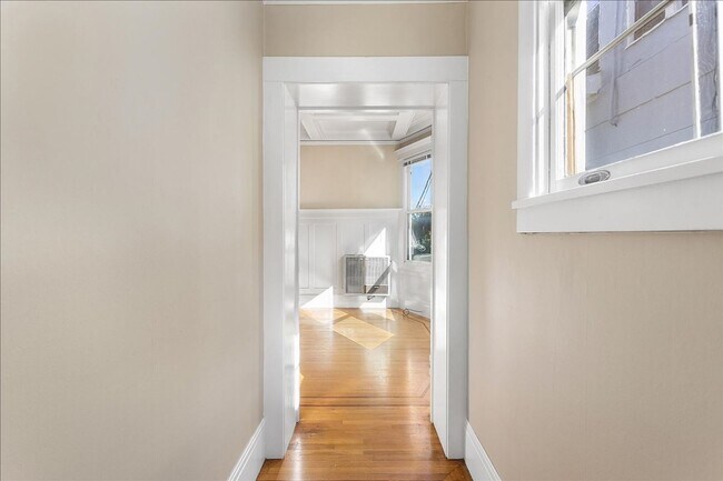 Building Photo - 2149 Santa Clara Ave