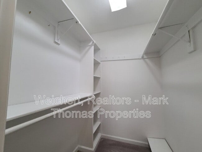 Building Photo - 110 Topsail Ct