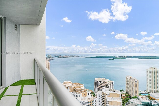 Building Photo - 475 Brickell Ave