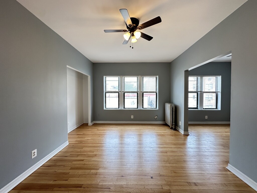 Building Photo - 1319 W Estes Ave