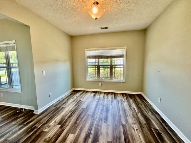 Building Photo - Fantastic Three Bedroom Updated Home in Bluffton!