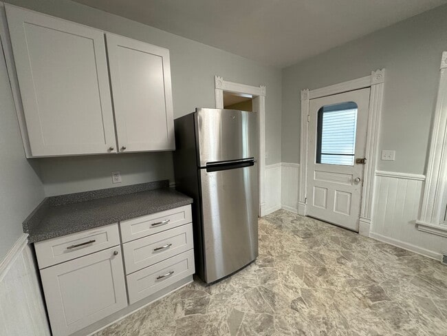 Building Photo - 824 Fifth NW