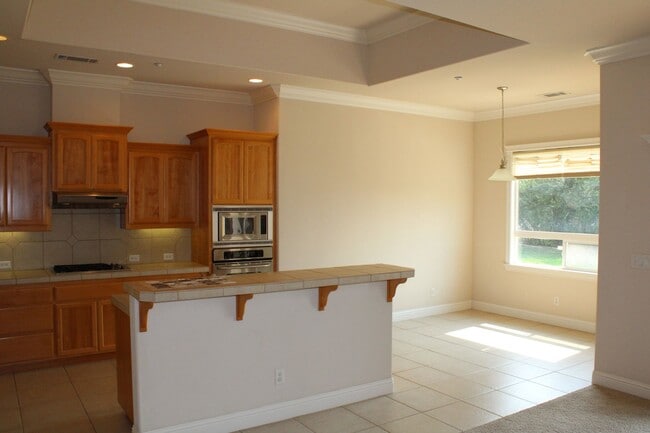 Building Photo - 4 BED/2 BATH IN THE SUNSET AVENUES SUBDIVISION