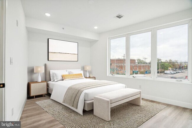 Building Photo - 2330 Frankford Ave