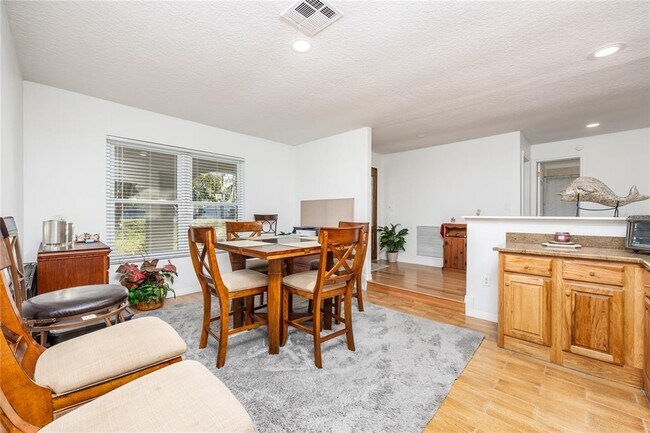 Building Photo - 22481 Southshore Dr