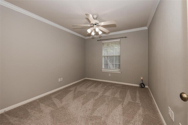 Building Photo - 8 Rosewood Cir