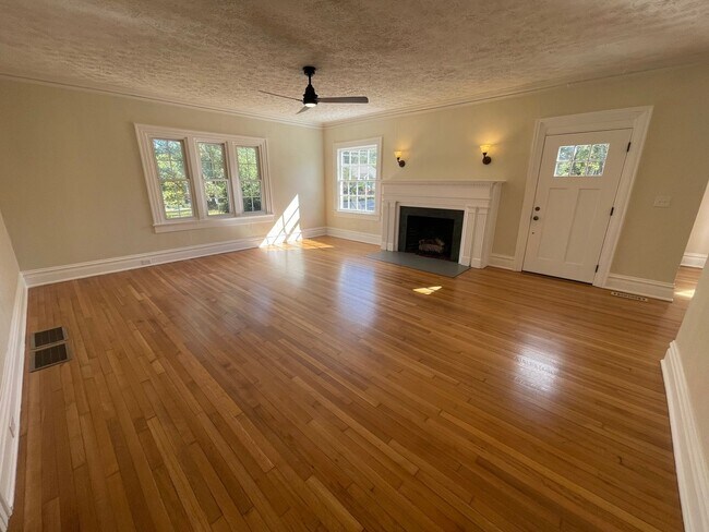 Building Photo - Updated 3/2 House in Old East Rome $1,895