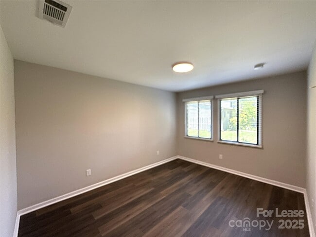 Building Photo - 3621 Willow Point Dr