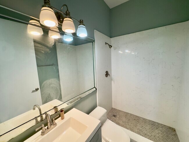 Building Photo - 3728 NE 208th Terrace