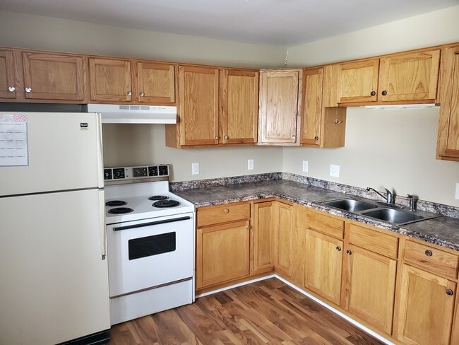 Building Photo - Claremont Block Apartments/Commercials