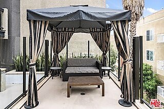 Building Photo - 7320 Hawthorn Ave