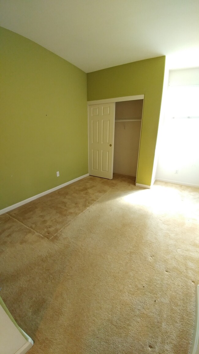Building Photo - 844 Towne Dr