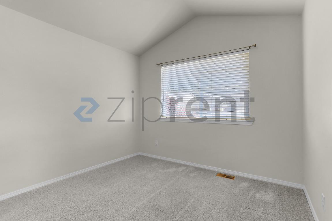 Building Photo - Unit