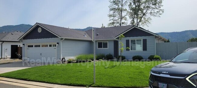 Building Photo - 1775 Daffodil Ln
