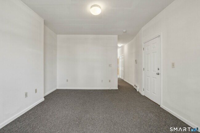 Building Photo - 105 William St