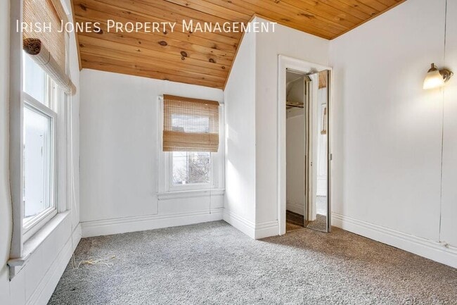 Building Photo - 2829 South Park Ave