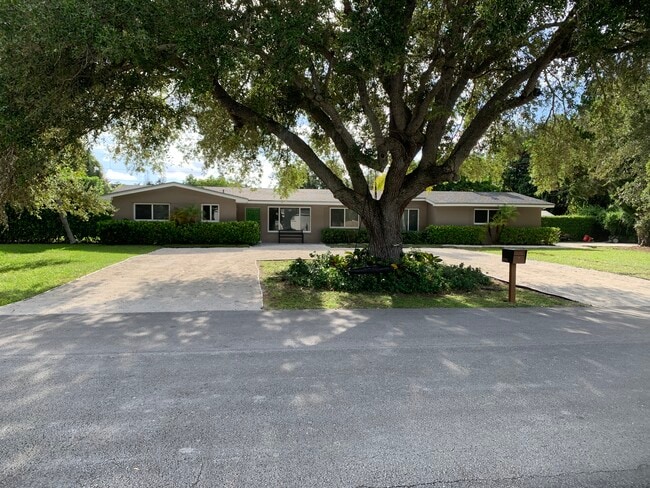 Building Photo - 10790 SW 88th Ave