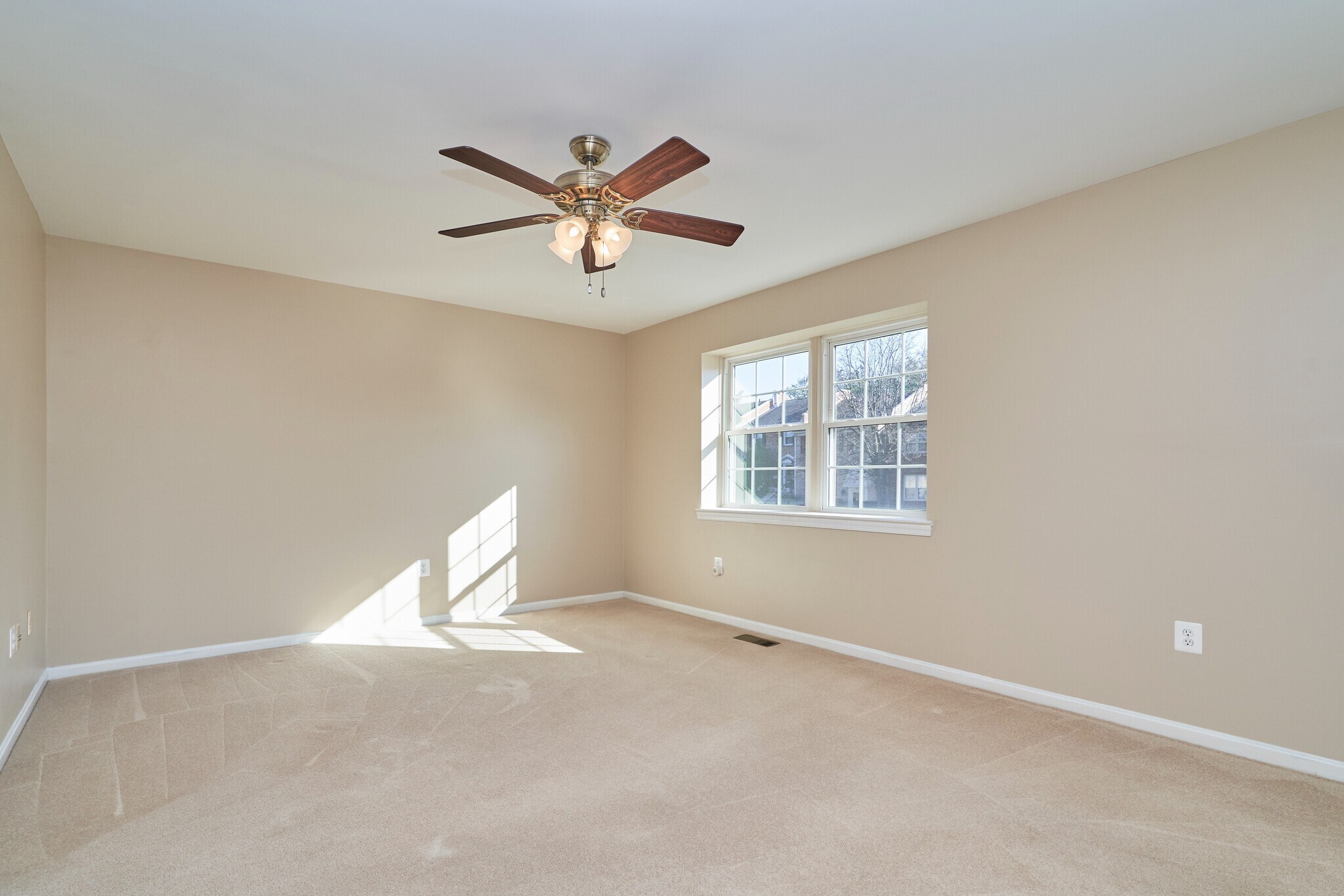 Building Photo - 8038 Sleepy View Ln