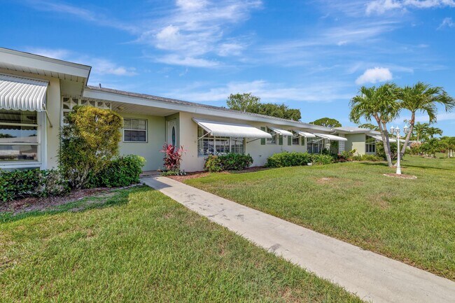 Building Photo - 215 Manatee Ln