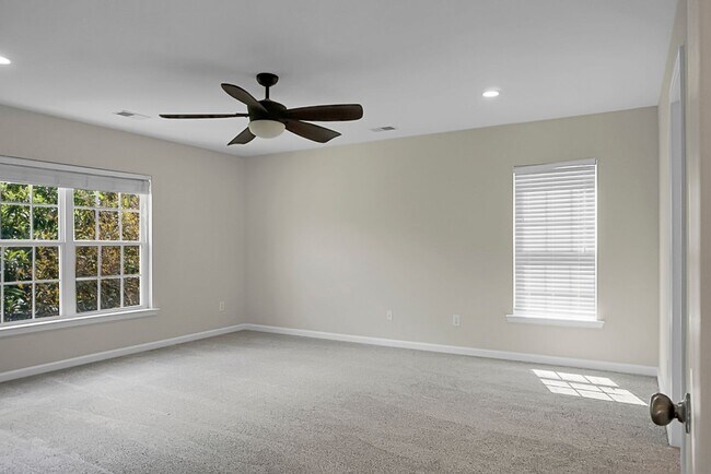 Building Photo - Comfortable Living, 4 BR 2.5 BA Home, Two Car Garage