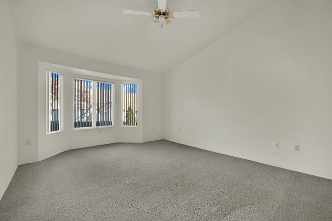 Building Photo - A Must See!!! Beautiful 2/2 home!!! Summerlin!!