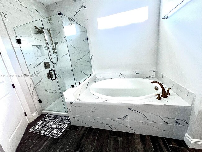 Building Photo - 4022 Large Leaf Ln