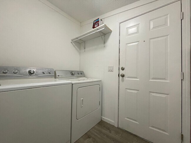 Building Photo - 3 Bedroom 2 Full Bath Home In Valpo