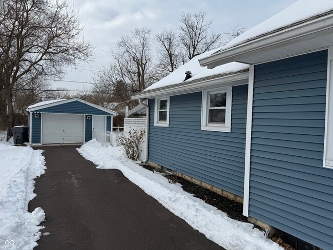 Building Photo - 6186 Evanston Ave