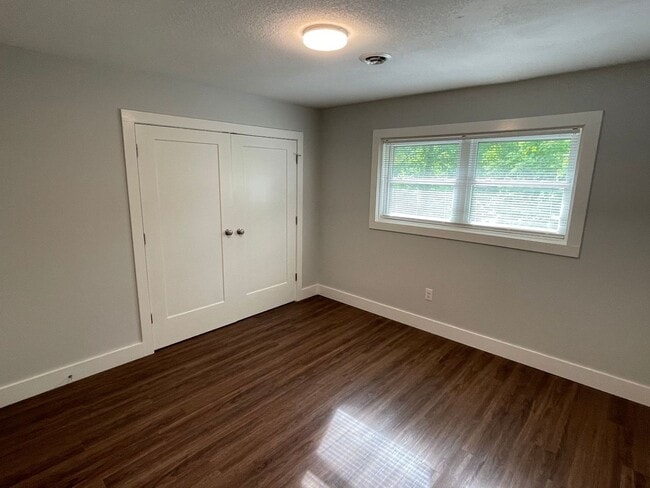 Building Photo - Black Mountain Apartment Rental