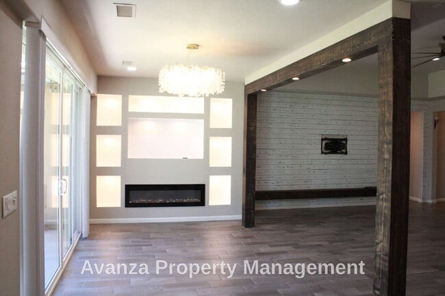 Building Photo - 4 Bed/2.5 Bath - Home for Rent Rent: $3,195/month Security Deposit: $3,295 Clovis East High Schoo...