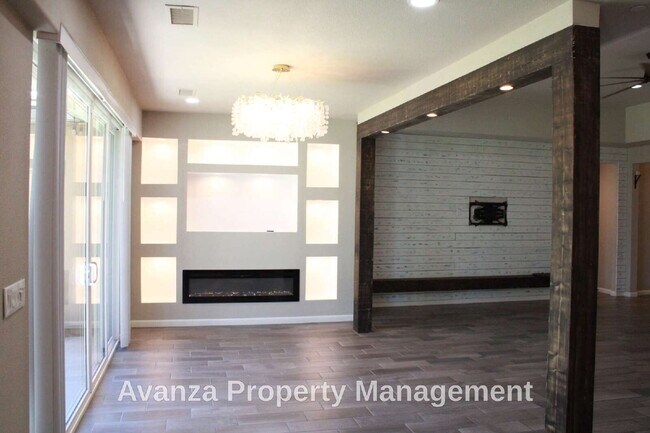 Building Photo - Home for Rent 4 Bed/2.5 Bath - 2,400 Sq Ft. Rent: $3,195/month Security Deposit: $3,295 Clovis Ea...