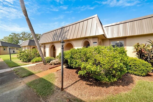 Building Photo - 4112 Hampton Dr