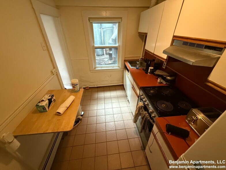 Building Photo - 94 W Cedar St