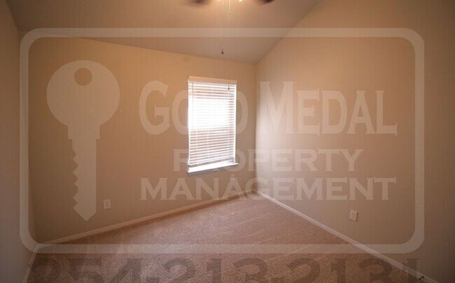 Building Photo - 335 Black Opal Dr