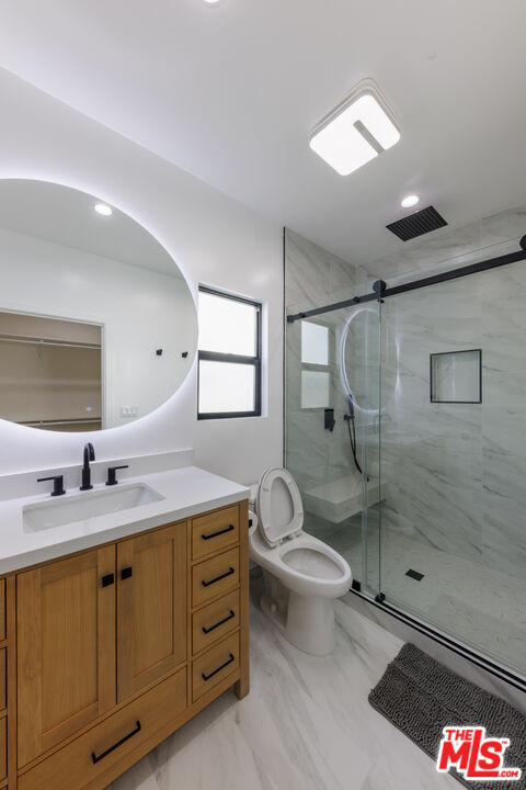 Building Photo - 9024 Phyllis Ave