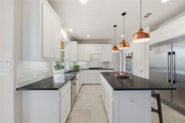 Building Photo - 715 Lakeway Dr