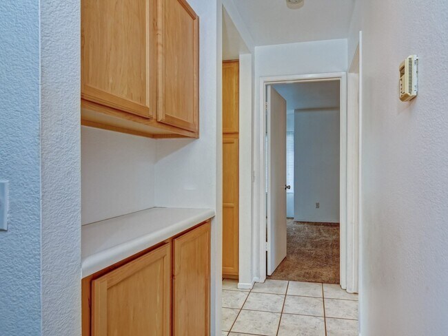 Building Photo - Sunny Top Floor Condo With Private Balcony...