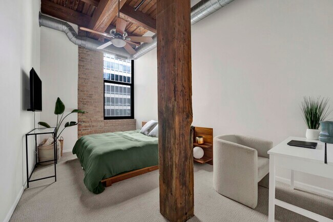 Building Photo - 525 W Superior St