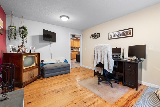 Building Photo - 11 Beebe Ln